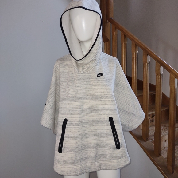 Nike tech fleece poncho type hoodie - Picture 2 of 8